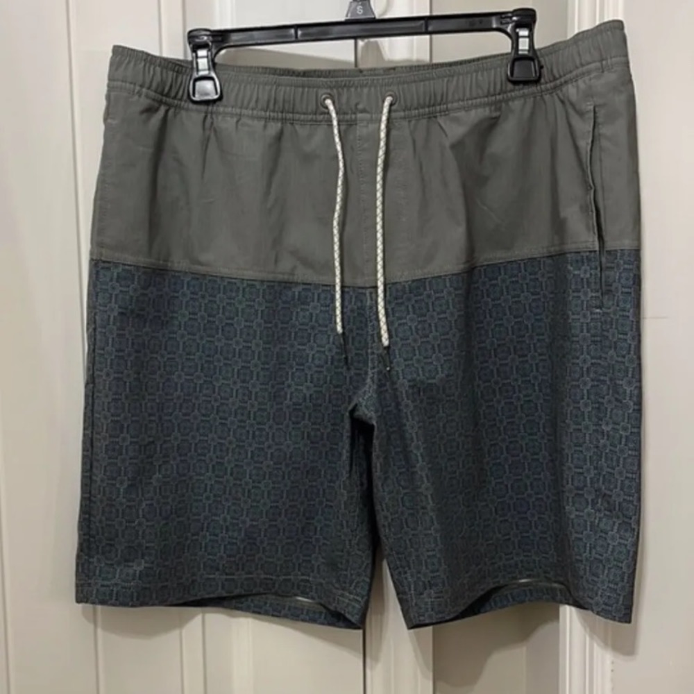 Jack O’Neill stretch boardshorts volley mens Large. Excellent used condition!